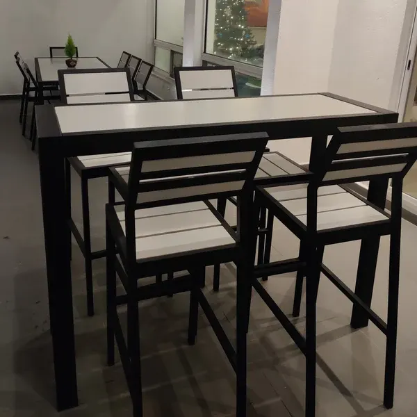 Mesa alta Bakalar con sillas altas